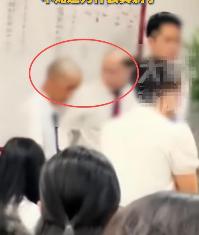 员工疑因业绩不达标被当众剃光头 人格侮辱引争议